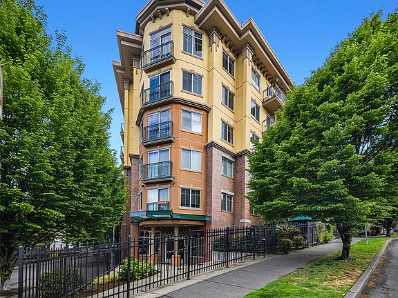 2nd image of 700 E Denny Way #401