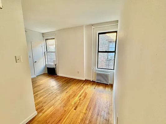 Rented by GreenVill Real Estate LLC | media 6