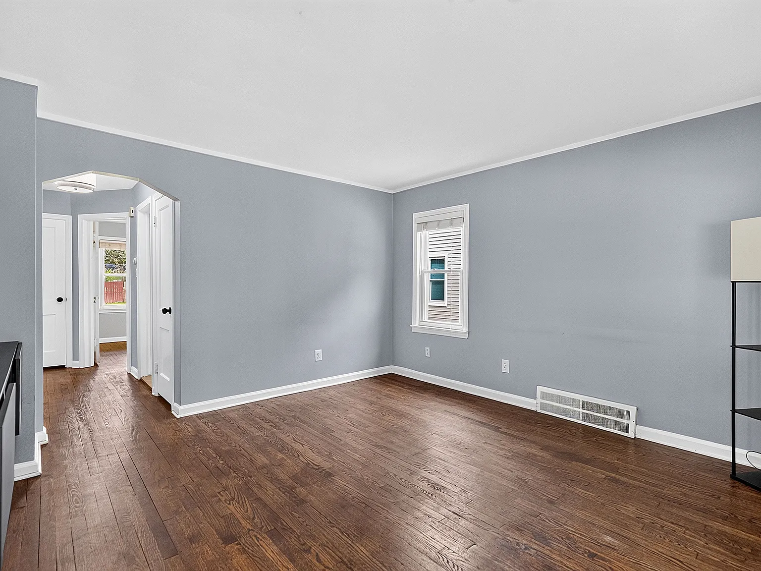 3 bed, 985 sqft, $2,200 — Photo 2
