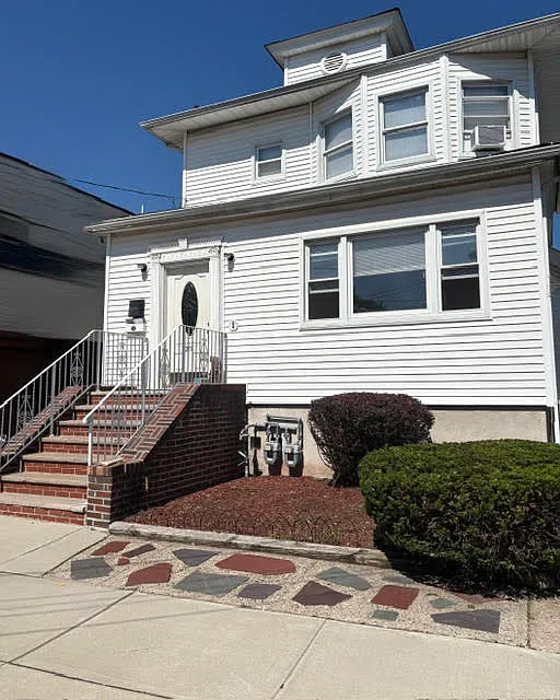 3 bed, 2190 sqft, $2,500 — Photo 1