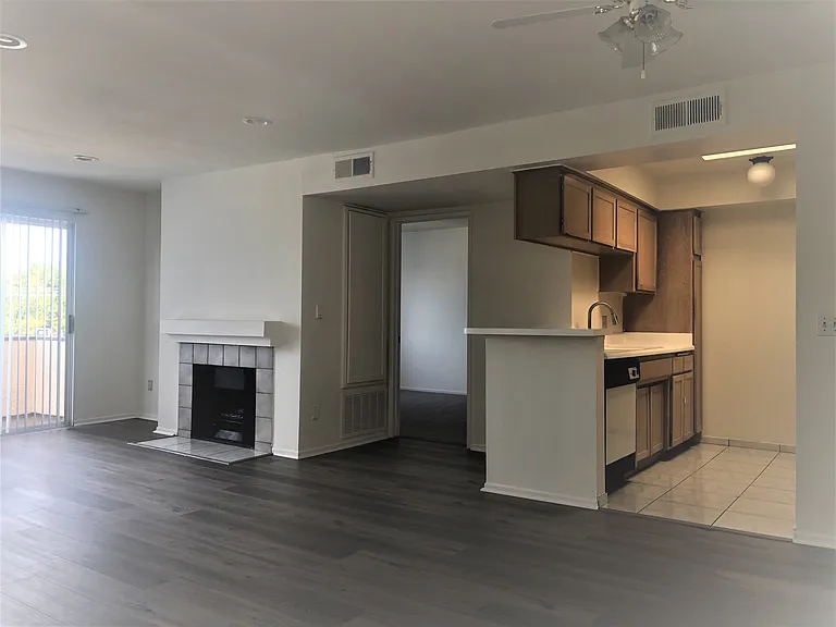 22501 Del Valle — Photo 39