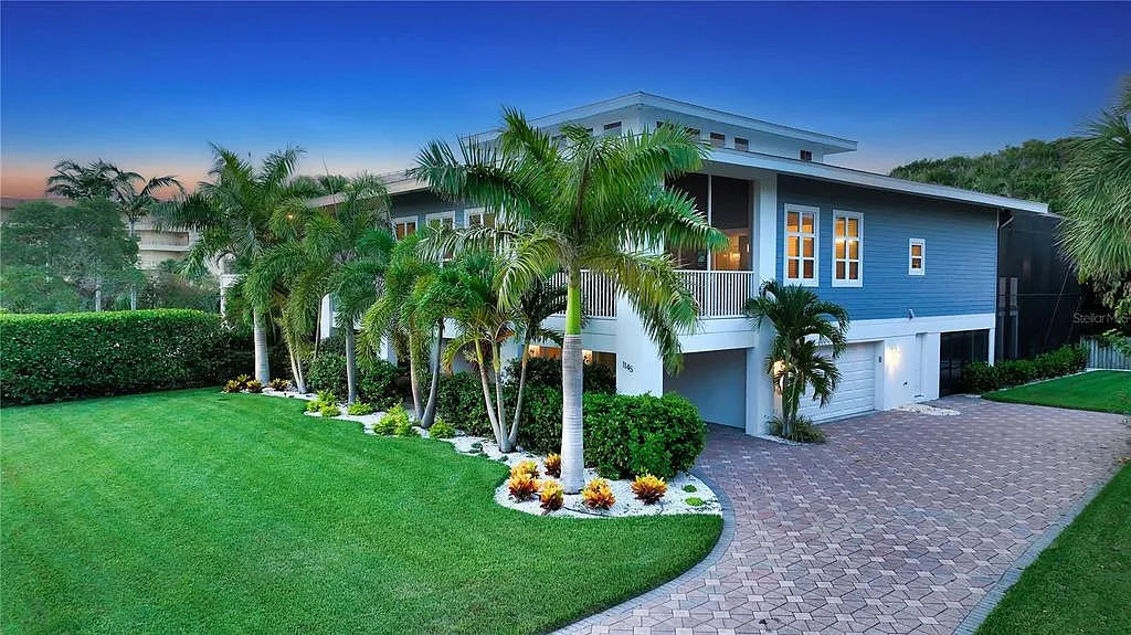 4 bed, 4.5 bath, 4306 sqft, $15,000 — Photo 4