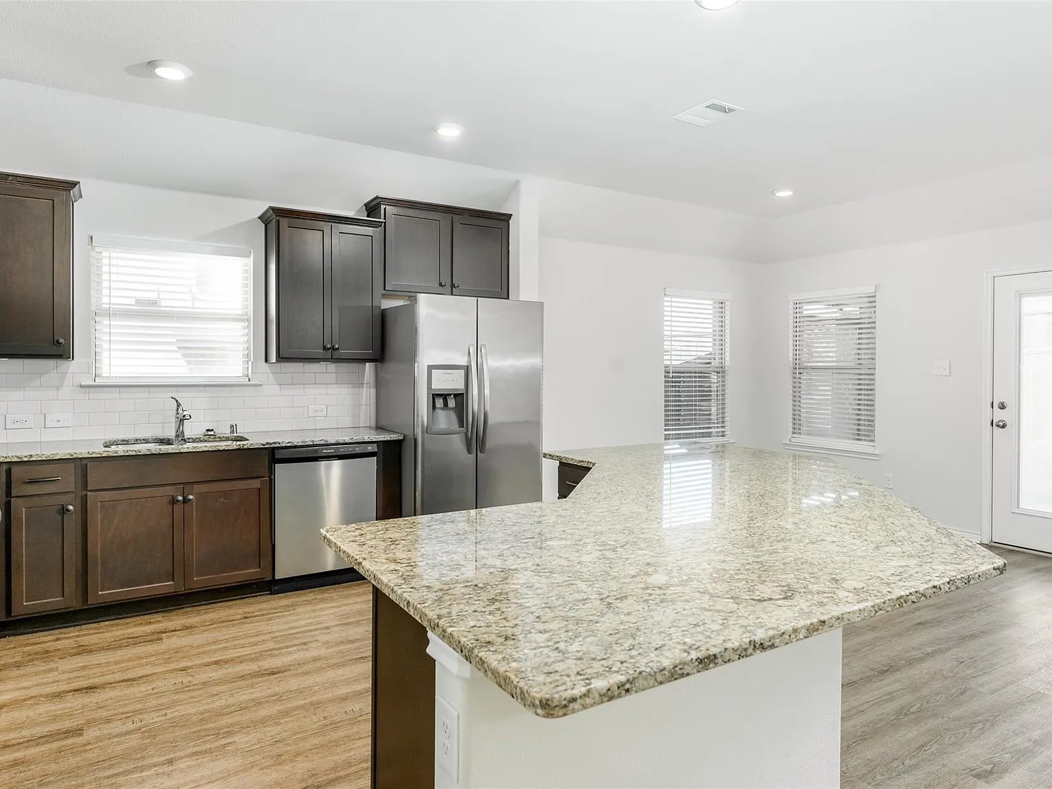 3 bed, 2069 sqft, $2,490 — Photo 3
