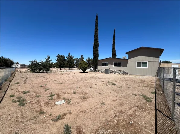 13375 Larch St, Oak Hills, CA 92344