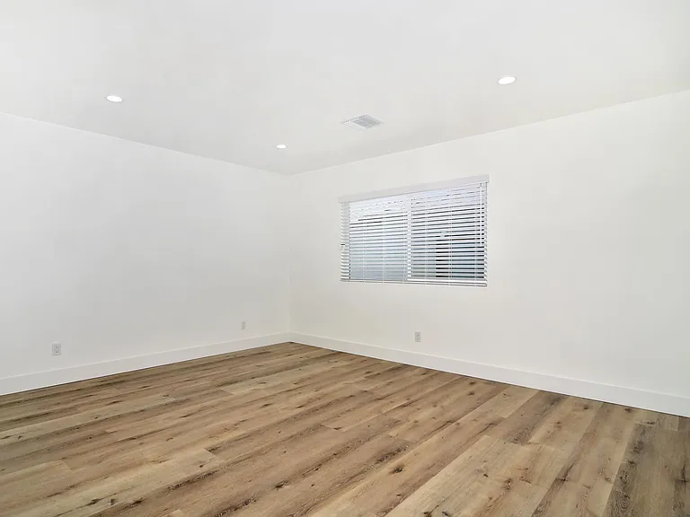 6363 N Darby Ave — Photo 9