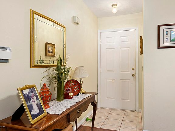 5th image of 300 E Glassboro Ct APT 6A