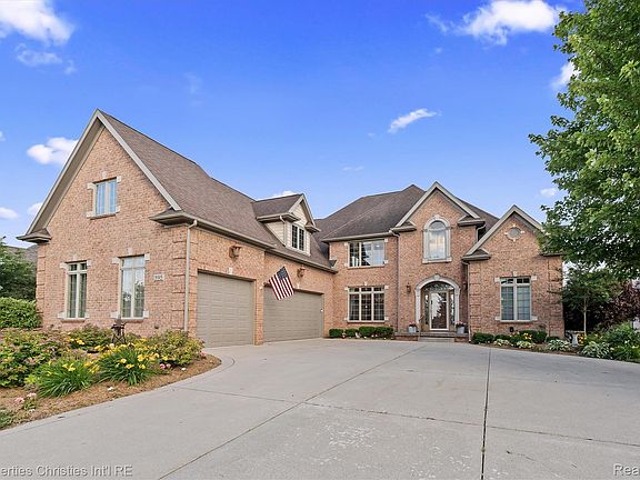 3rd image of 595 Ridge Point Dr
