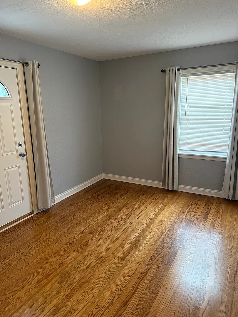 3 bed, 1.5 bath, 1400 sqft, $2,250 — Photo 3