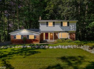 4829 Parview Dr, Clarkston, MI 48346