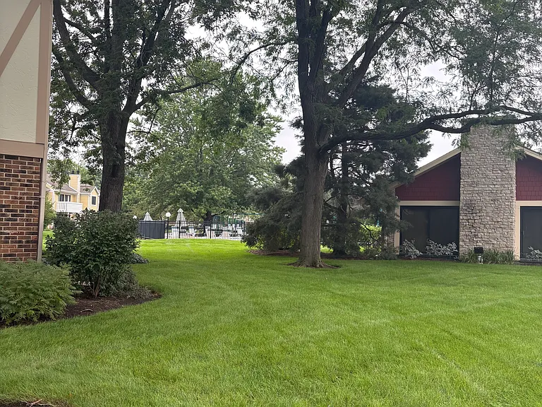 1056 Deerpath Ct — Photo 17