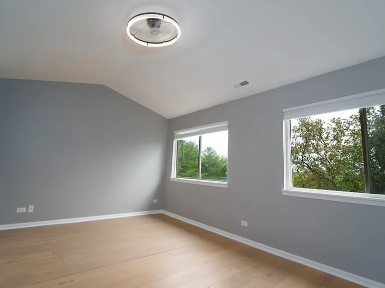 1039 Woodview Ct — Photo 9