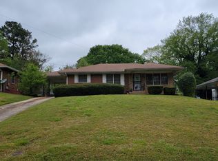 2884 Laguna Dr, Decatur, GA 30032
