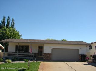 962 Franklin St, Dickinson, ND 58601