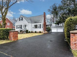 132 Candlewood Rd, Fairfield, CT 06825