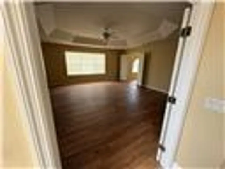 933 Whispering Cypress Ln — Photo 4