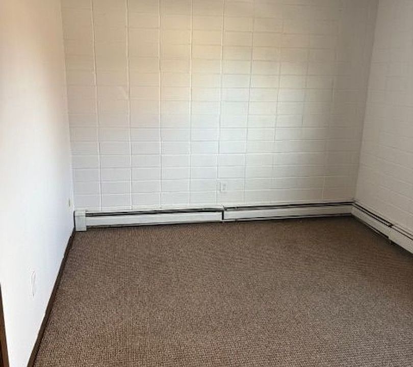 1st image of 517 Wicks Ln #8