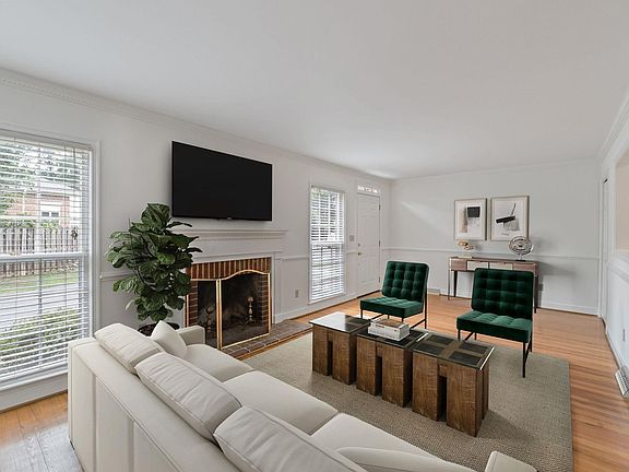 3rd image of 2752 Hydraulic Rd