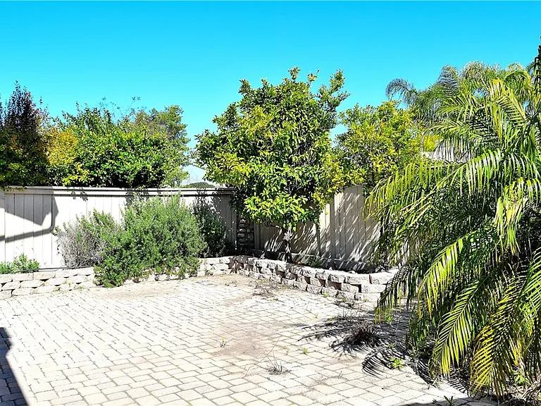 16 Creekwood — Photo 18