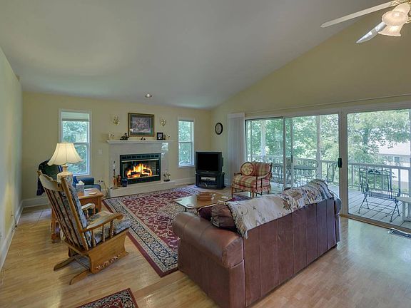 3rd image of 1105 Forest View Dr #8G