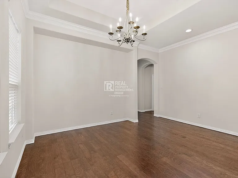 963 Cougar Dr — Photo 10