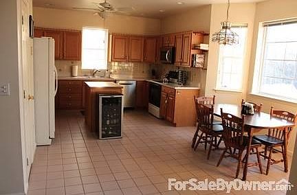 4th image of 2 Linda Ln