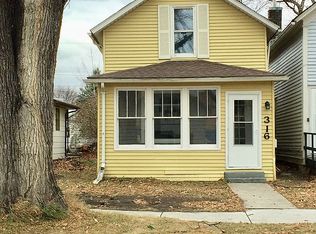316 N 8th St, Grand Forks, ND 58203