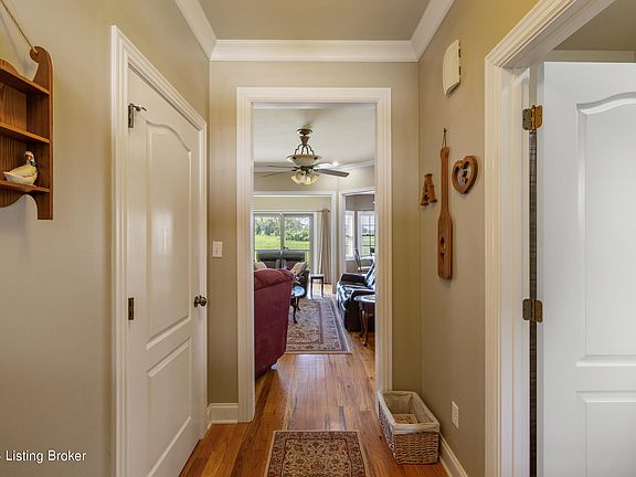 3rd image of 1056 Harbour Ln