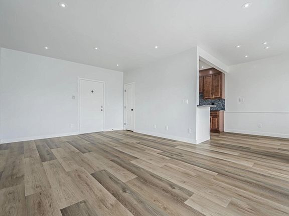 3rd image of 924 4th St #9
