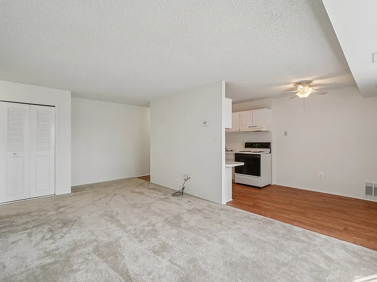 Riverside Village Apartments — Photo 73