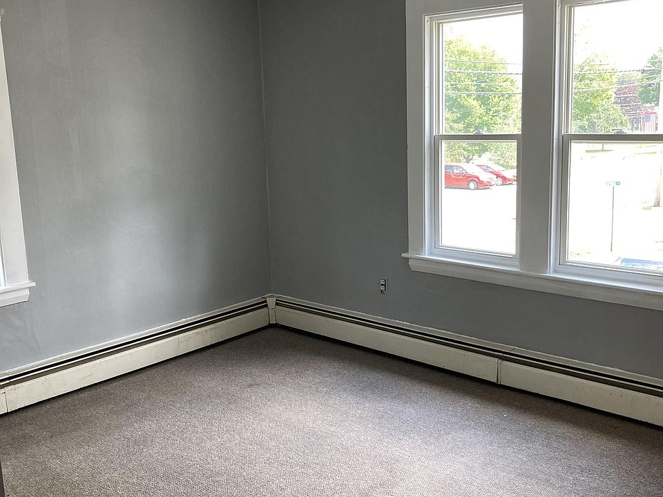 2nd image of 62 High St #5