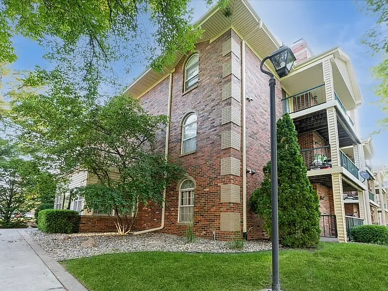 4910 Pleasant St #16 — Photo 20