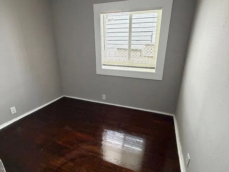 1737 Chase St — Photo 7