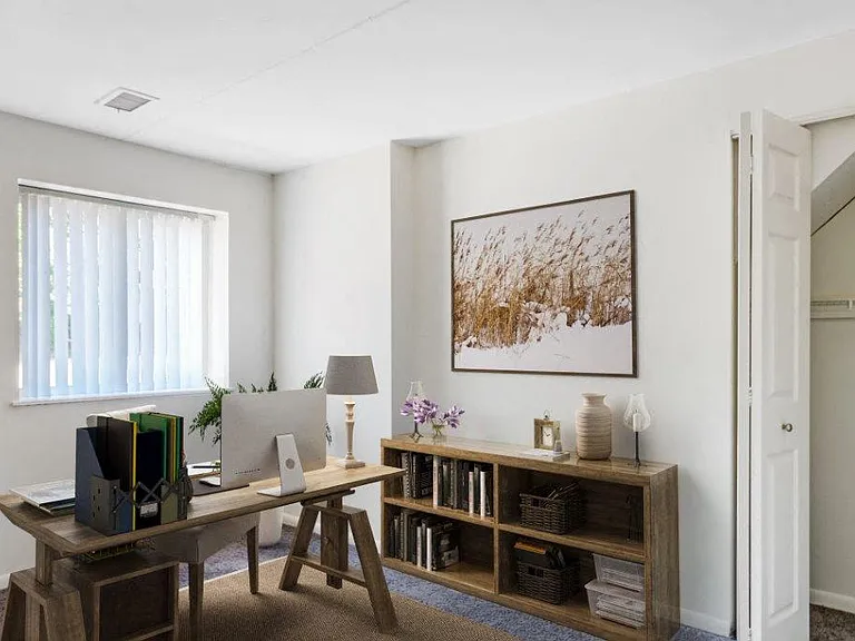 Curren Terrace Apartment Homes — Photo 7
