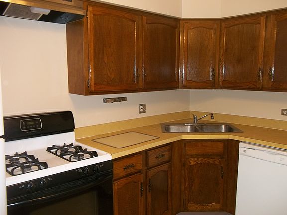 5th image of 13 Parkside Ct APT 15