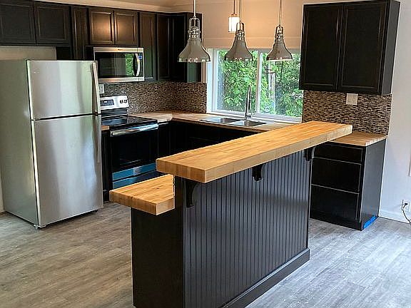 2nd image of 20473 Stephen Dr NE