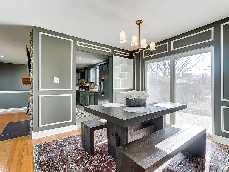 725 Latham Ct — Photo 37
