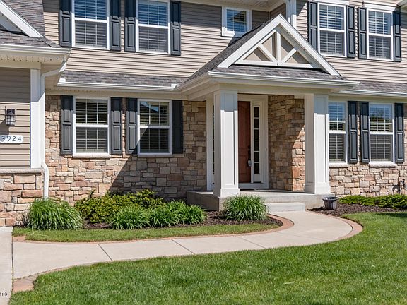 2nd image of 3924 Hollow Wood Dr
