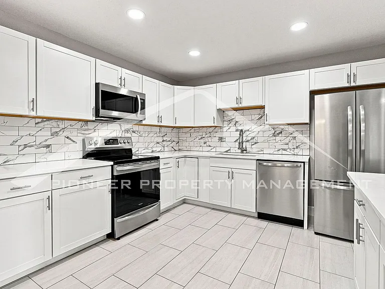 1235 Scranton St — Photo 8