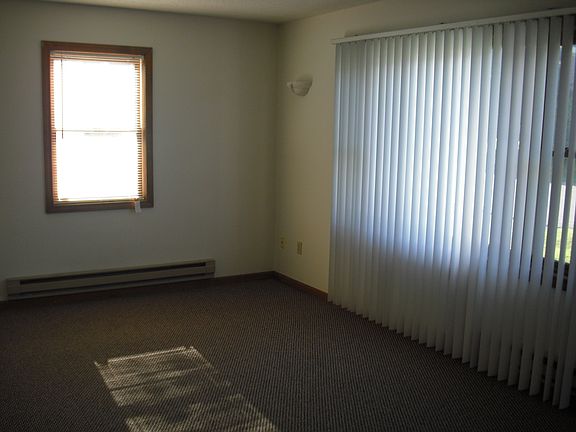 5th image of 108 Hotchkiss St