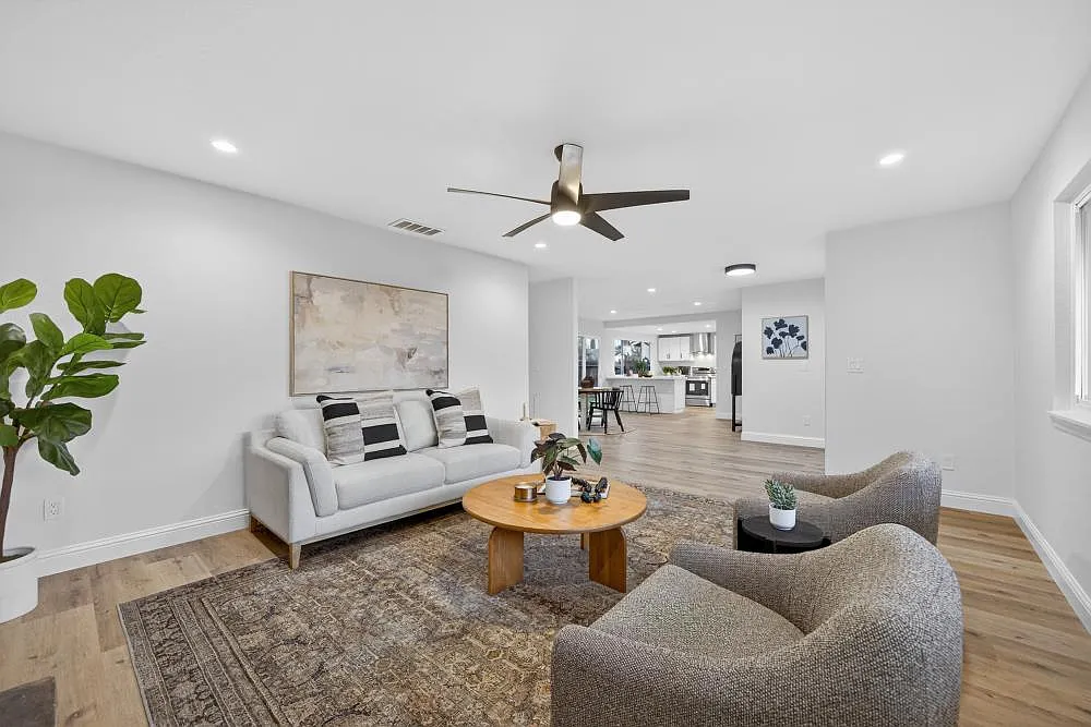 8561 Elaine Dr photo 1