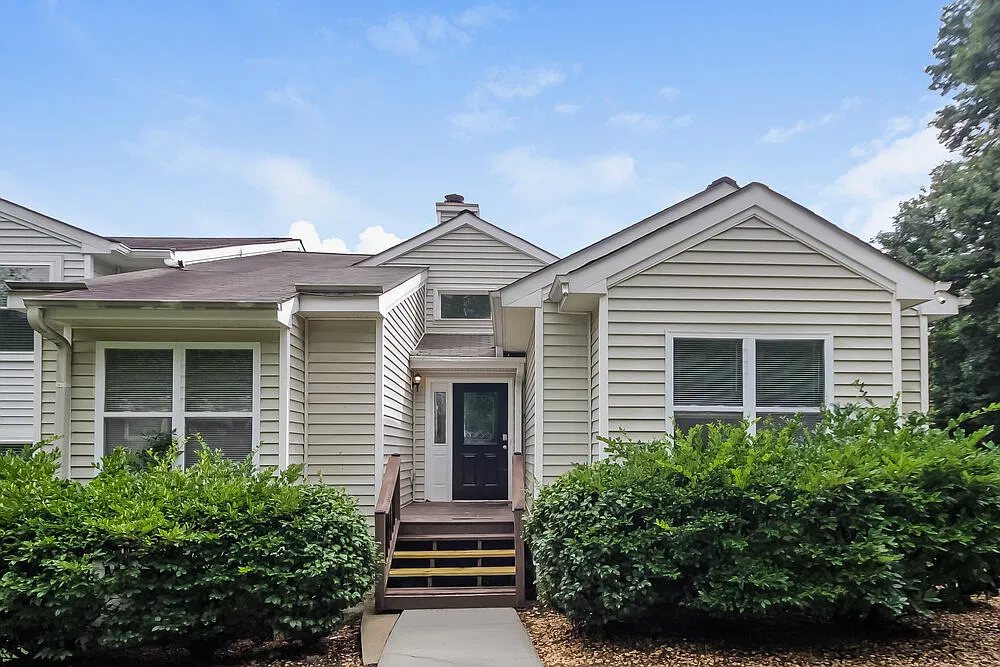 3 bed, 2.0 bath, 1526 sqft, $2,115 — Photo 1