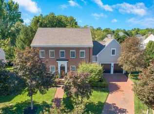 26 Pickett Pl, New Albany, OH