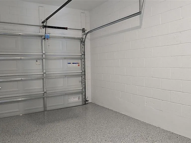 2220 Portrait St — Photo 11