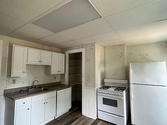 2nd image of 3 Lansing Ave #2