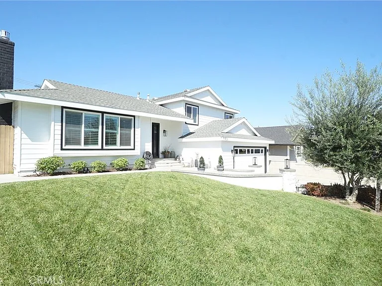 925 Gehrig Ave — Photo 3