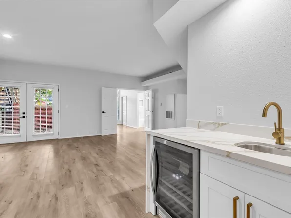 4900 Floyd St Unit 10, Houston, TX 77007