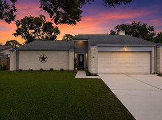 16319 Mill Point Dr, Houston, TX 77059