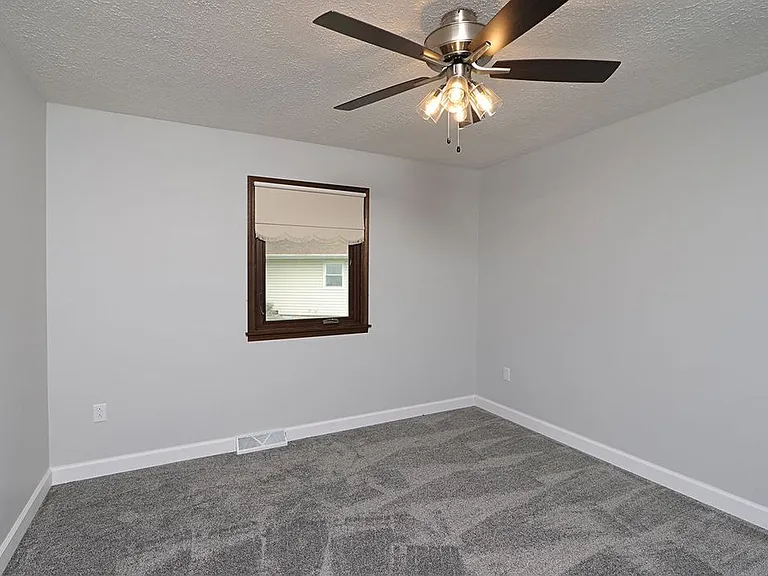 Parkview Dr — Photo 31