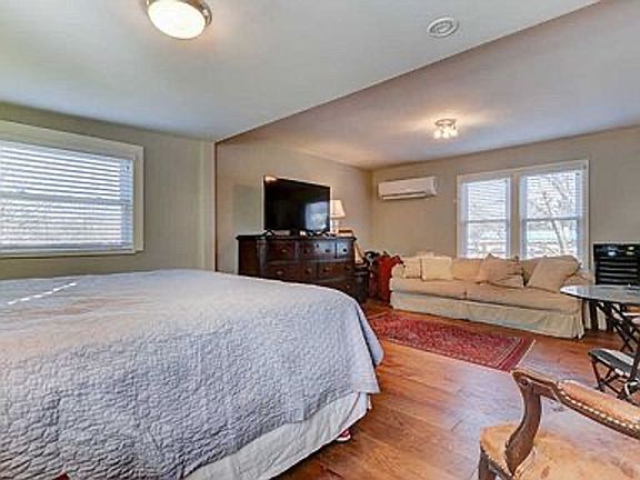 5th image of 3615 Lancaster Dr