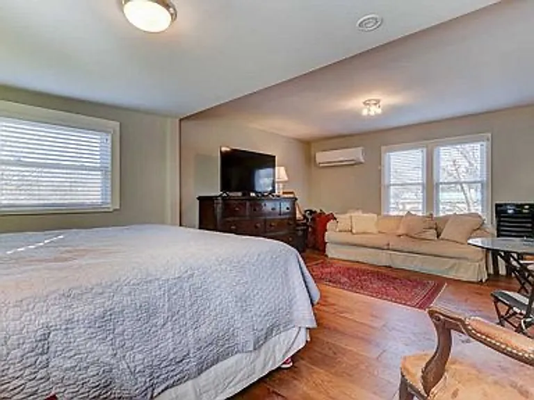 3615 Lancaster Dr — Photo 5